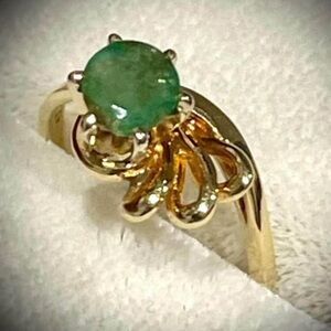 14K yellow gold and emerald (May birthstone) solitaire ring - size 5.5